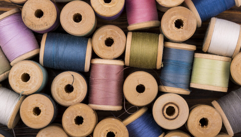 flat-lay-colored-thread-spools