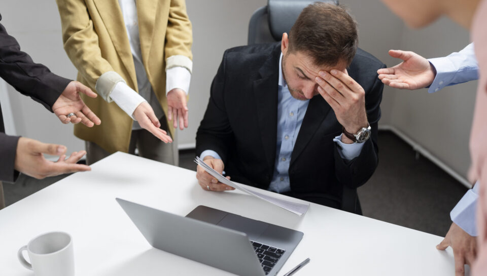 workplace-violence-taking-place-colleagues