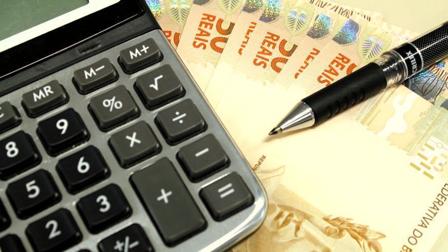 Economia-calculadora-dinheiro